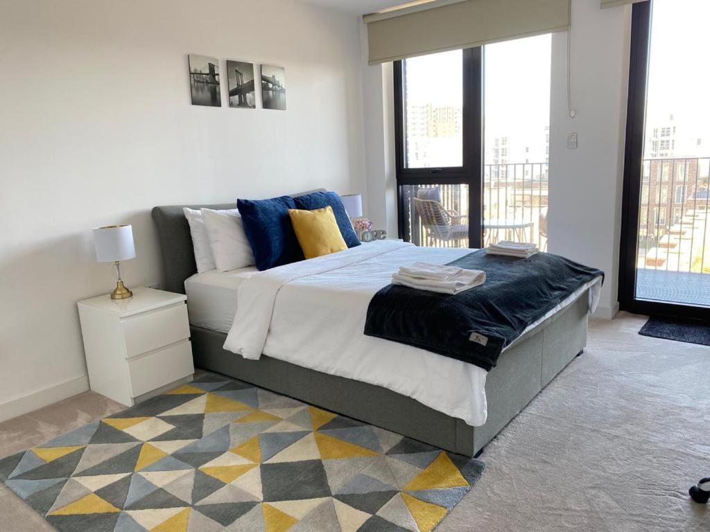 Spacious Modern Ensuite Bedroom Airport Alloggio in famiglia *
