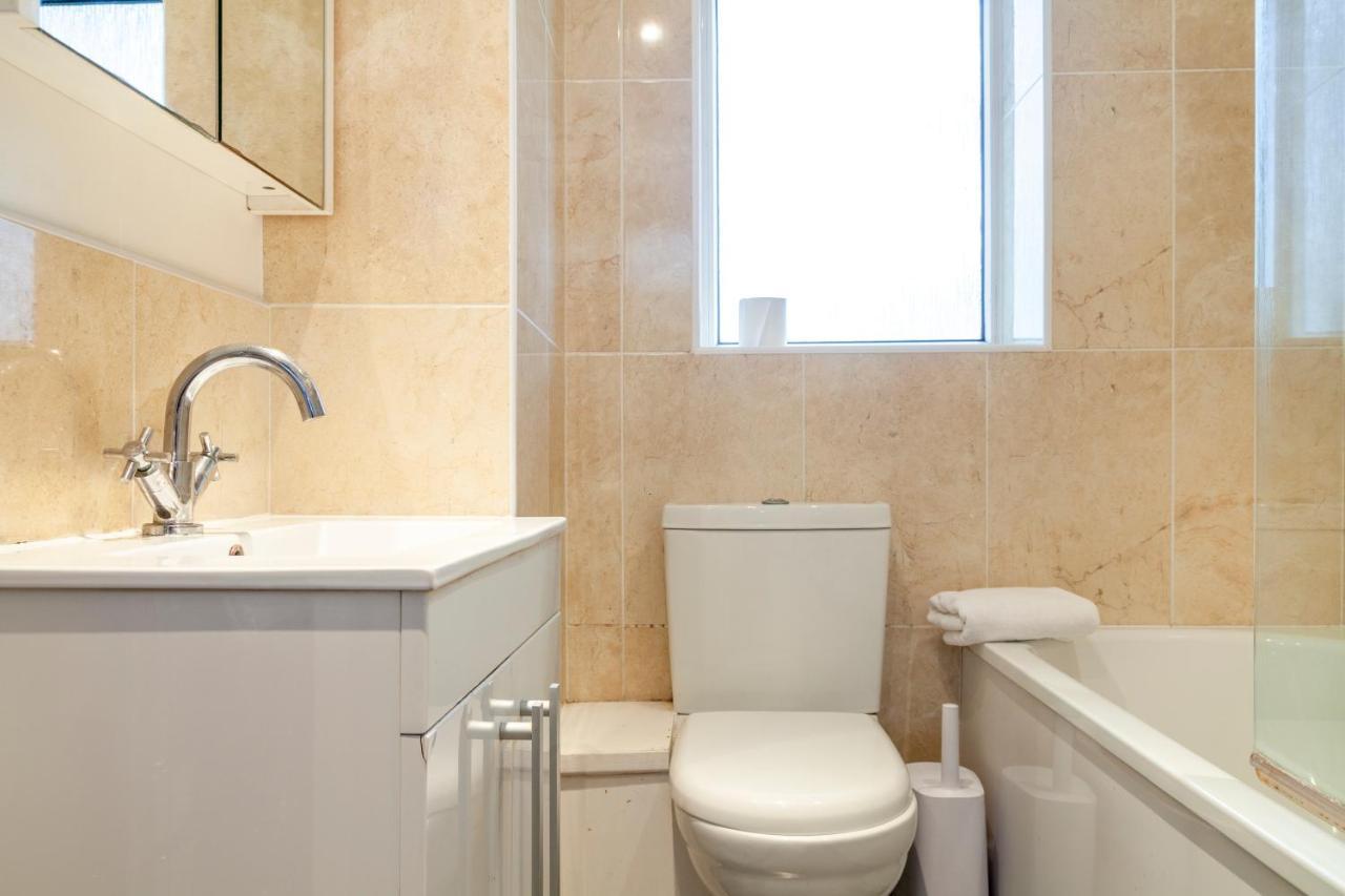 Apartment 2 Story On The Ground Floor At Clapham North *
