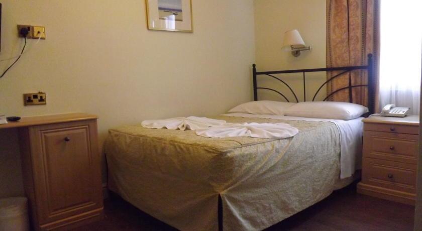 Fairways Paddington Hotel 2*