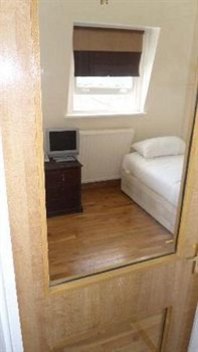 West Brompton Studios Aparthotel 4*