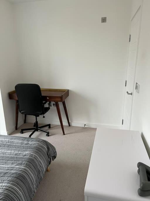 Lägenhet Modern 1-bedroom In Docklands