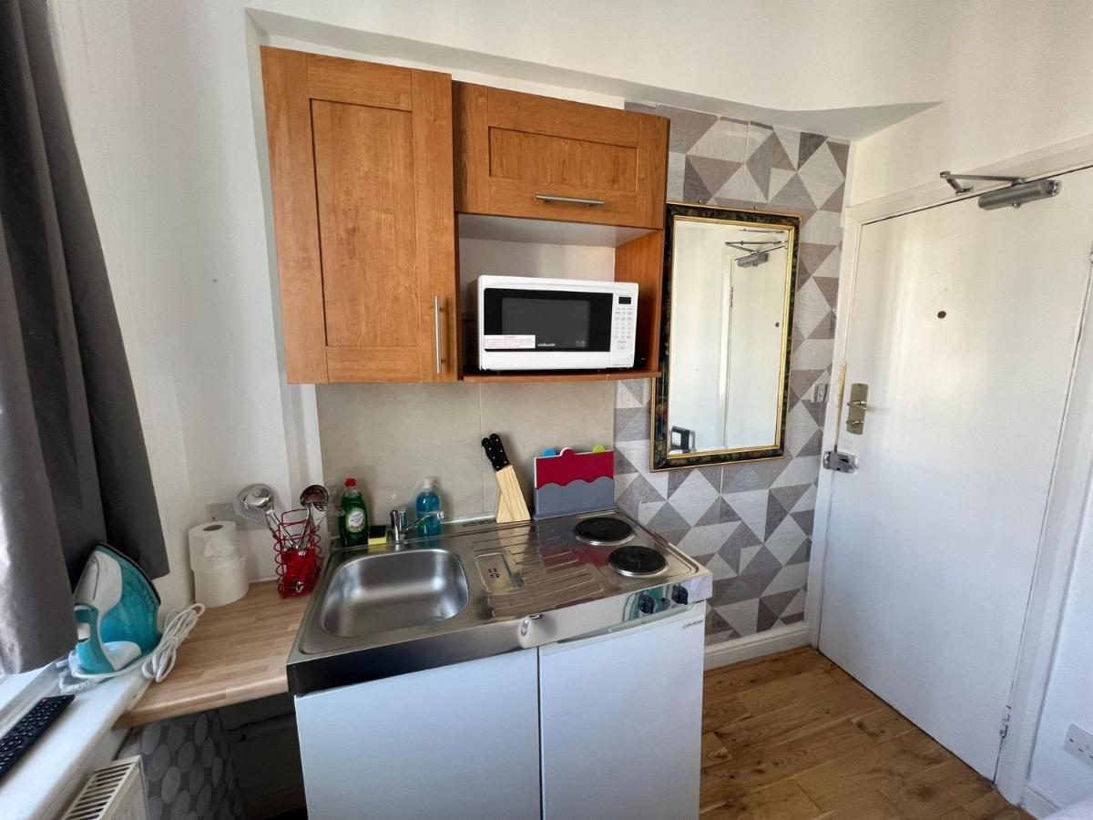 Single Studio Shared Bathroom/toilet Near Paddington Lägenhet London