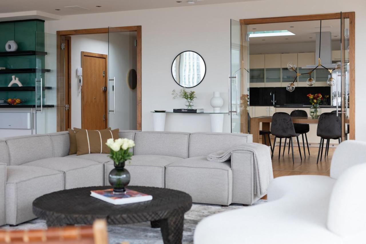 Apartment The Canary Wharf Secret - Glamorous 3bdr Flat With Terrace And Parking London