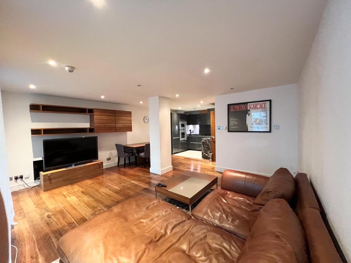 Luxury Plaza Riverside Apartment London