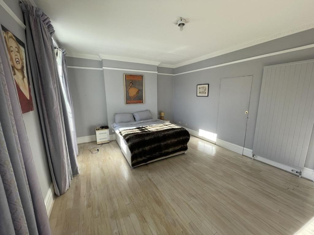 Lägenhet Beautiful 5-bedroom Townhouse *
