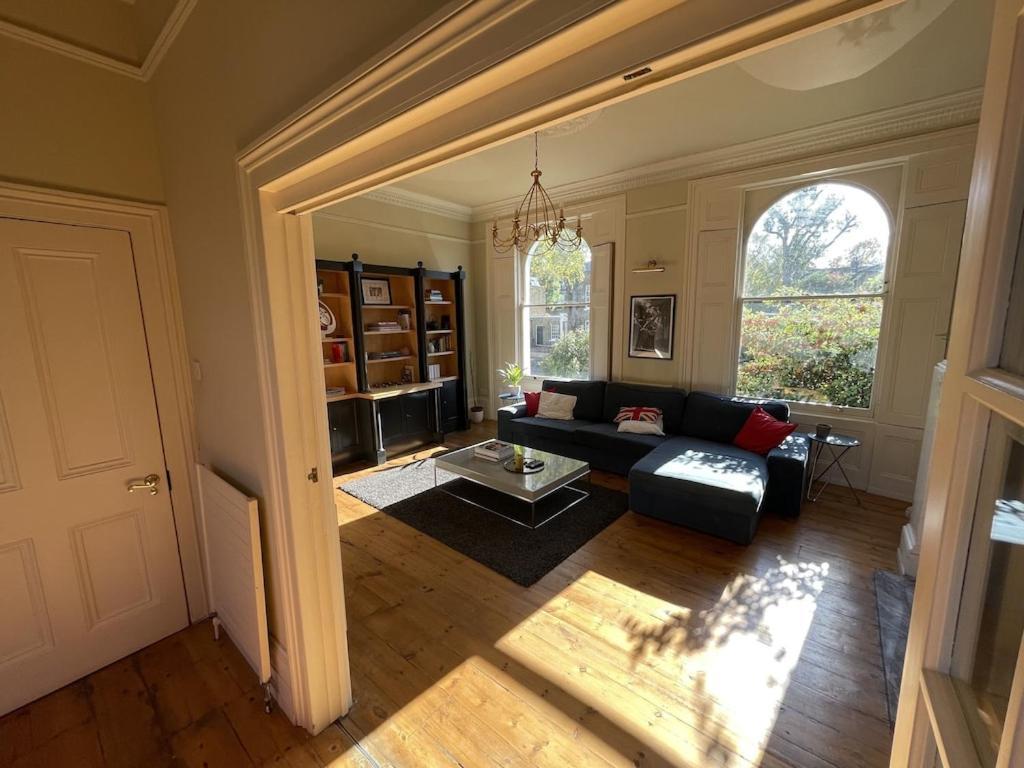 Lägenhet Beautiful 5-bedroom Townhouse