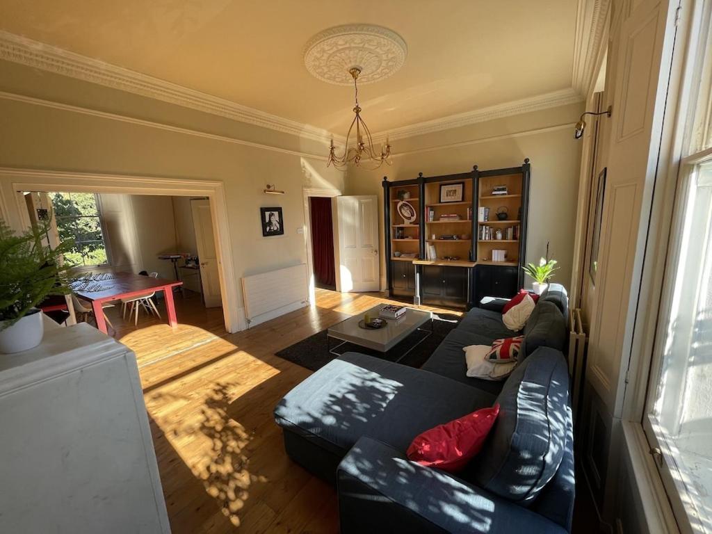 Lägenhet Beautiful 5-bedroom Townhouse