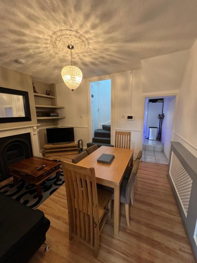 Entire Luxury 4 Bedroom Victorian House With 2 En-suite - Forest Hill, Appartement Londen