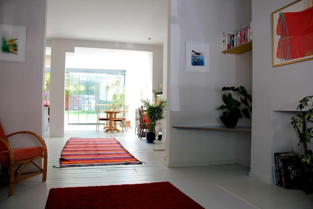 Feriehus Large, Modern, Light, Open Plan Designer House London