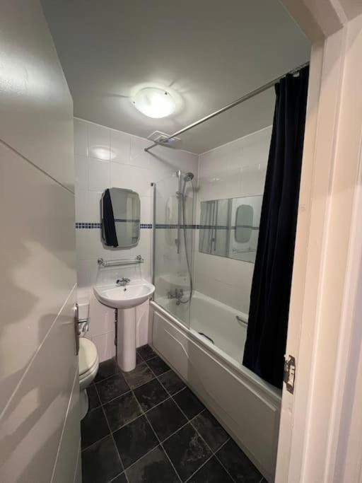 Lovely 1 Bedroom In West Kensington Lägenhet