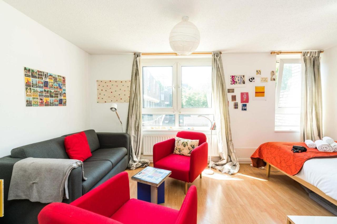 Bright Cosy Close To London