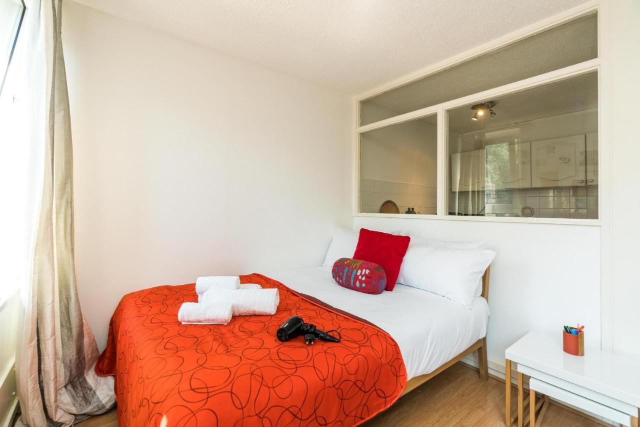 Bright Cosy Close To Apartment