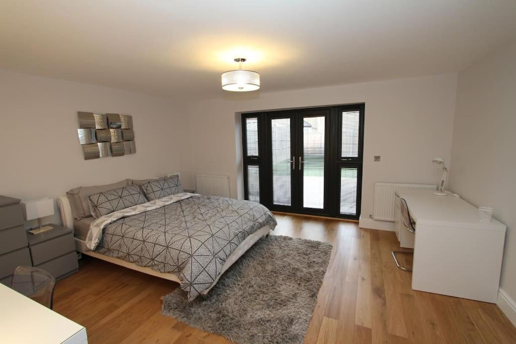 Lovely One Bed Apartment-near Transport-village-freeparking Lägenhet London