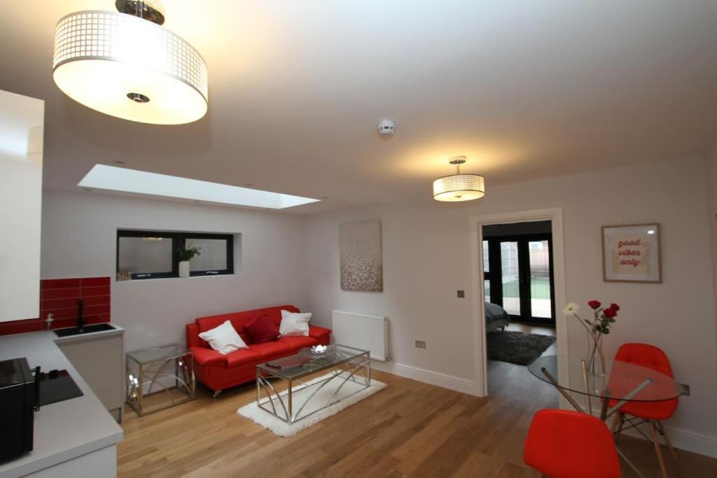 Lägenhet Lovely One Bed Apartment-near Transport-village-freeparking London