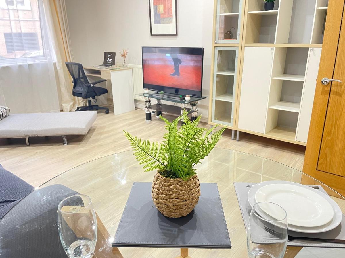 Canary Wharf O2 Excel Flat With Parking & Balcony *