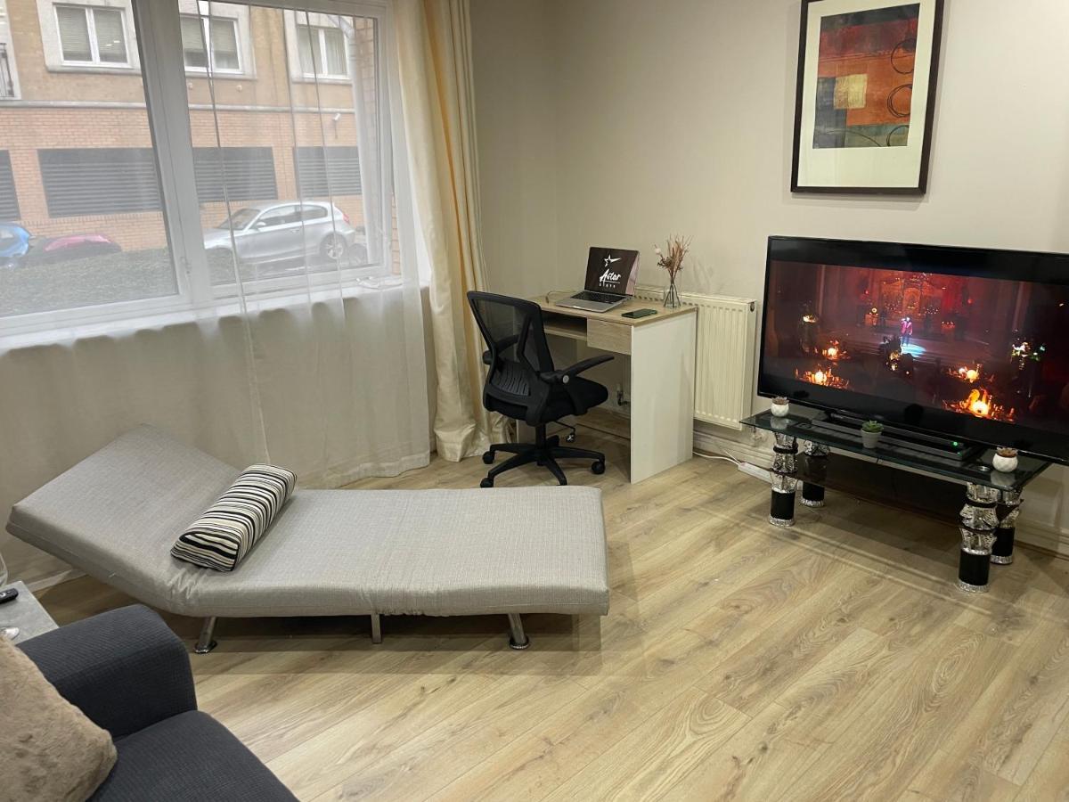 Canary Wharf O2 Excel Flat With Parking & Balcony * London