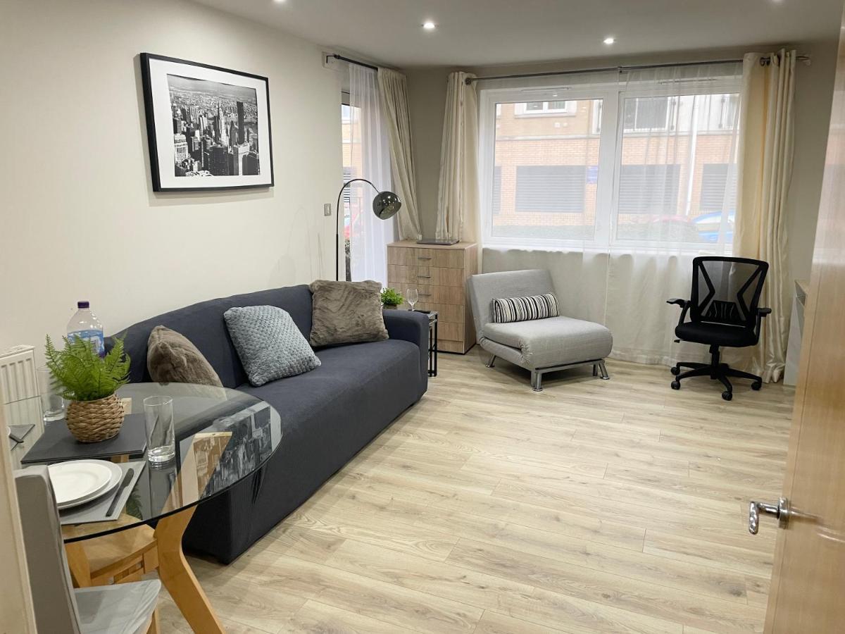 Canary Wharf O2 Excel Flat With Parking & Balcony Apartment