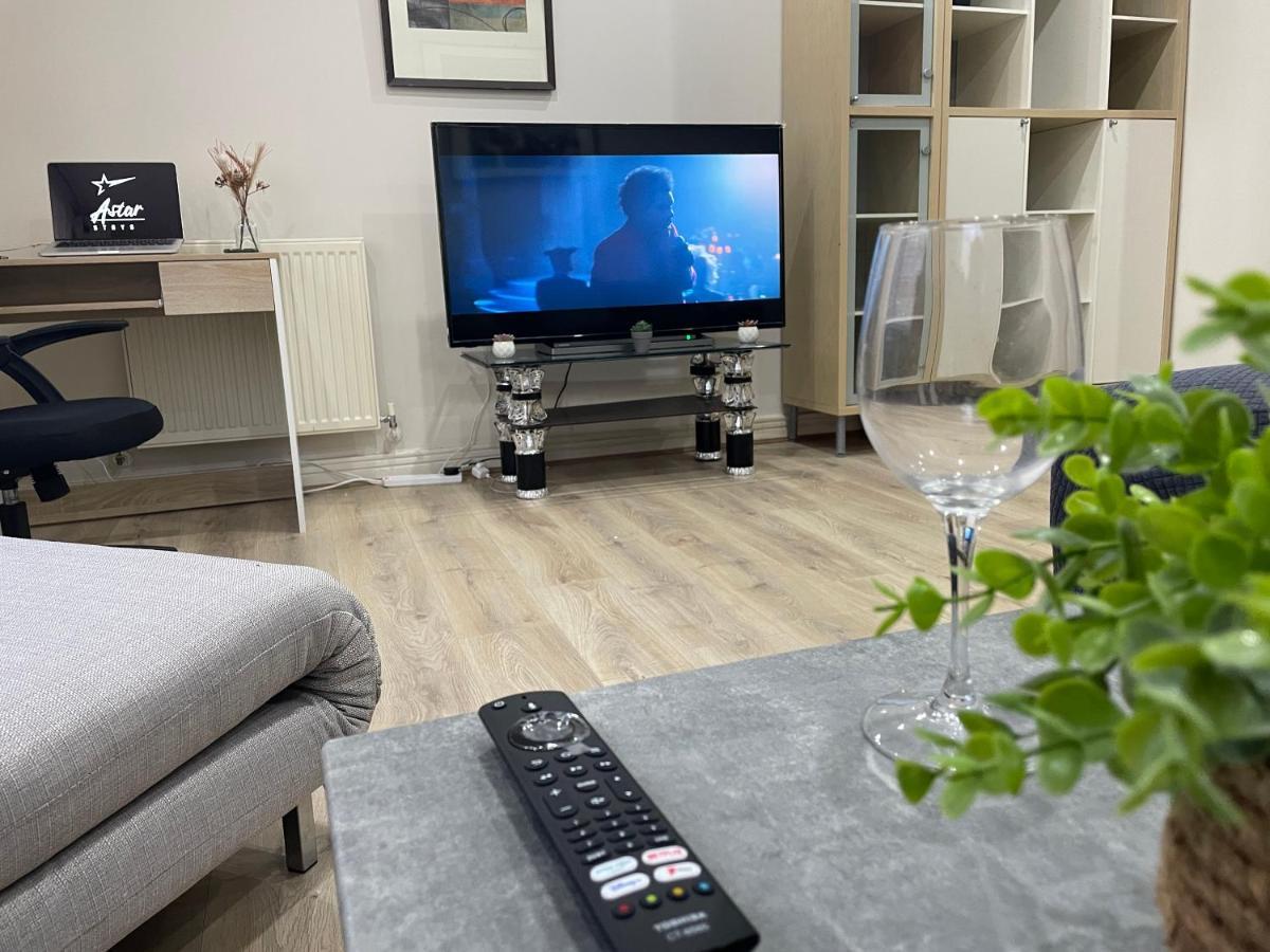 Canary Wharf O2 Excel Flat With Parking & Balcony Apartment London