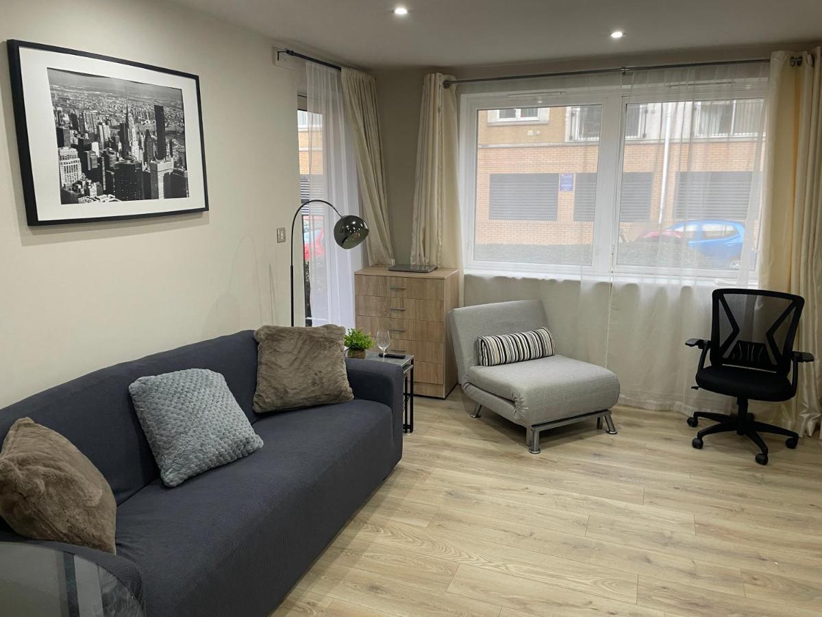 Canary Wharf O2 Excel Flat With Parking & Balcony London