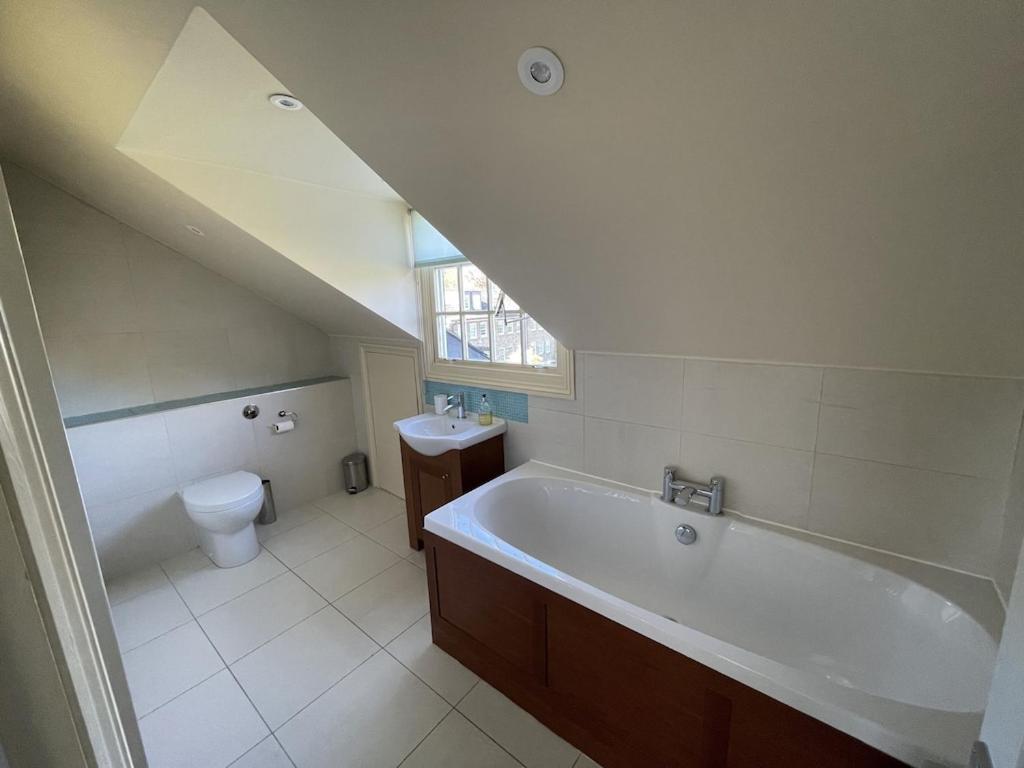Lägenhet Beautiful 5-bedroom Townhouse