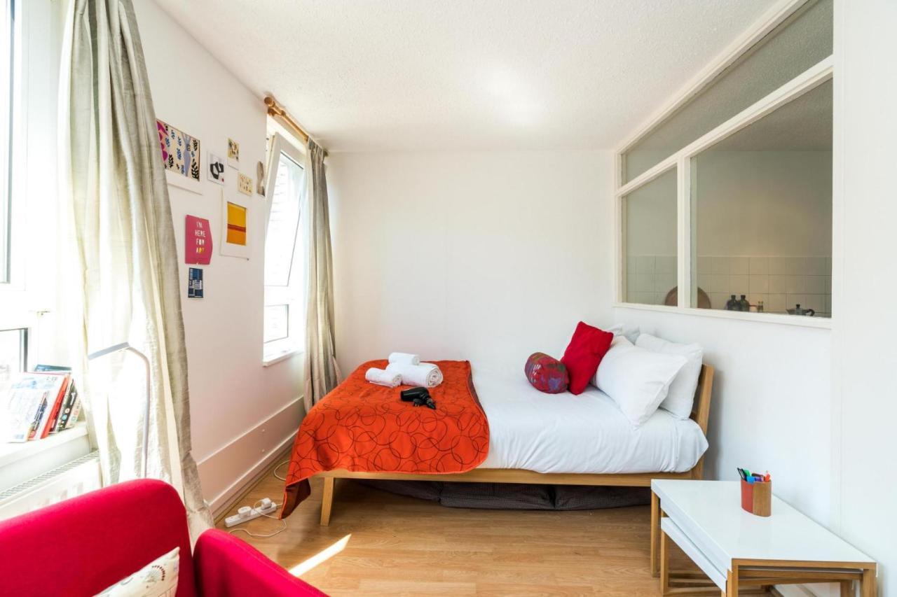 Bright Cosy Close To Apartment