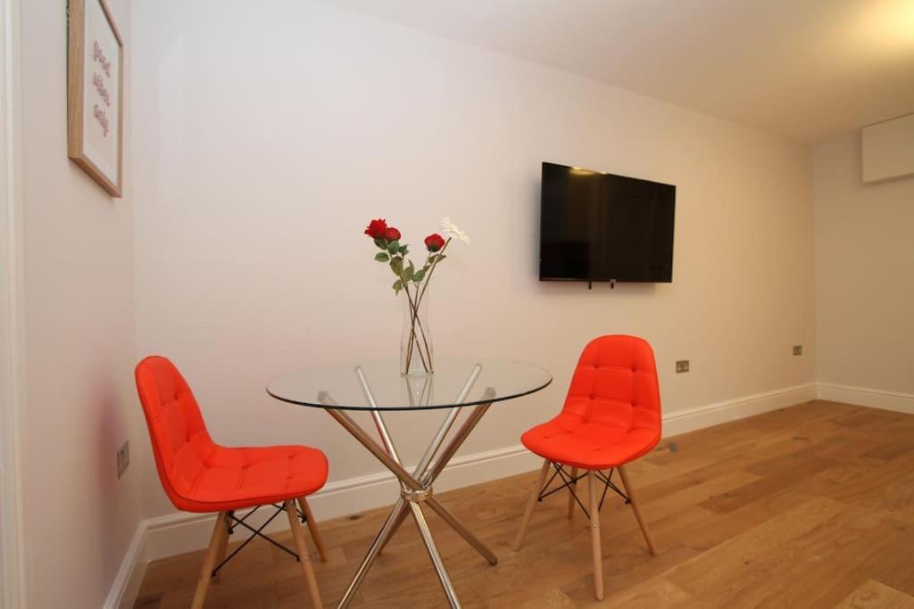 Lägenhet Lovely One Bed Apartment-near Transport-village-freeparking *