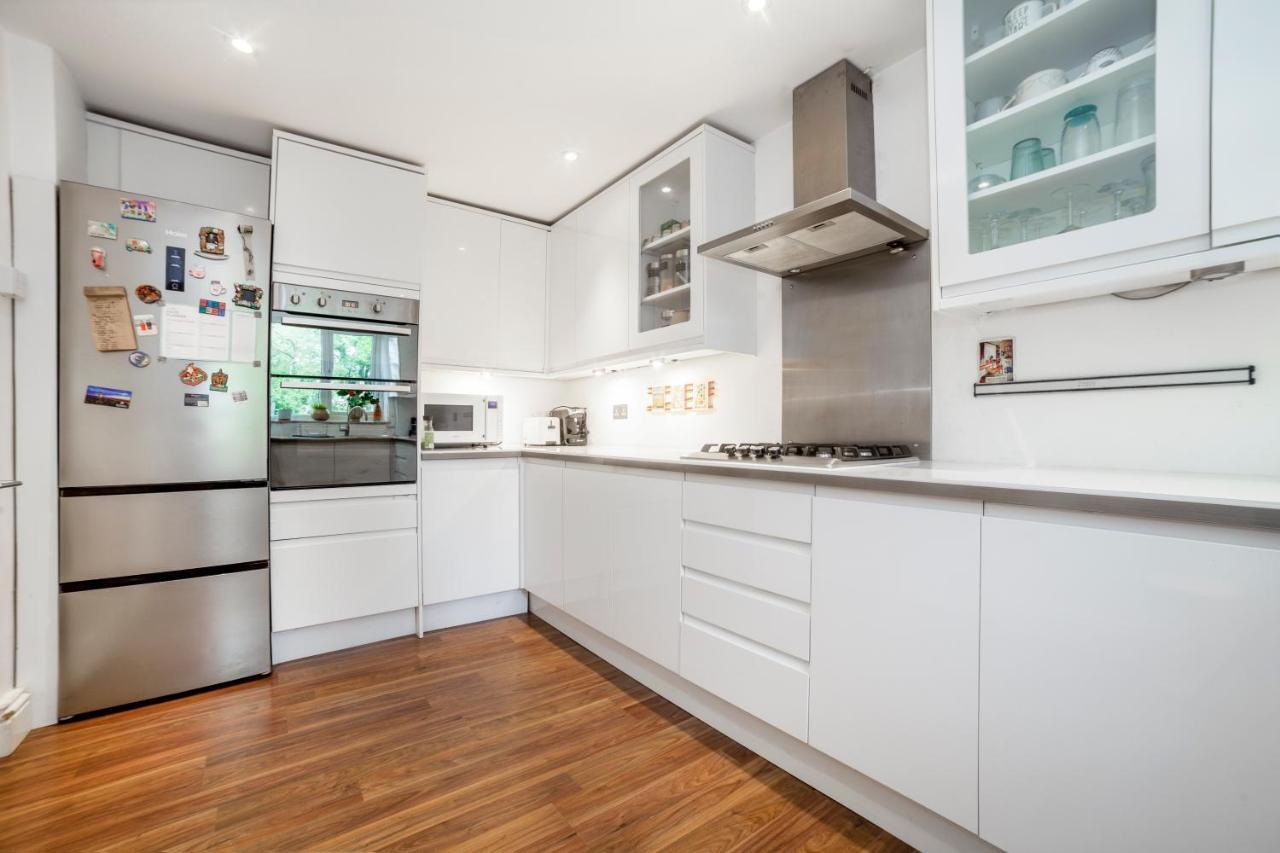 2 Story On The Ground Floor At Clapham North