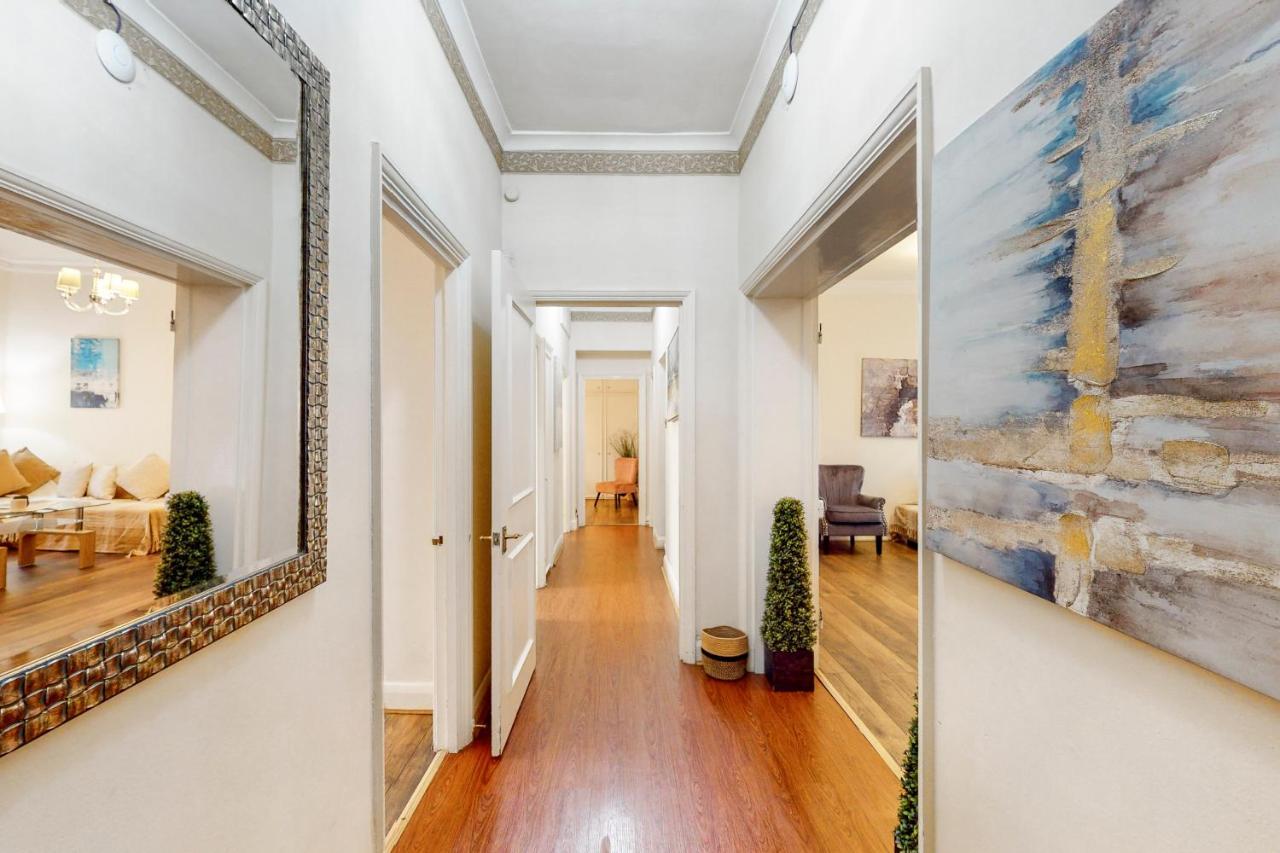 Park Lane Apartments/shaw House Apartment London