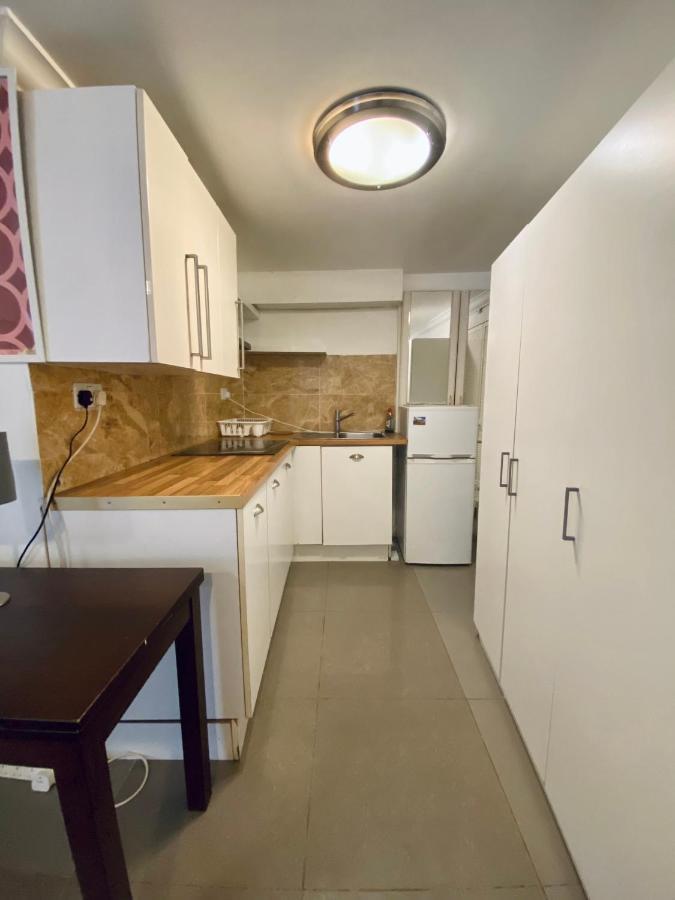 Lower Ground Bell Street Apartment *