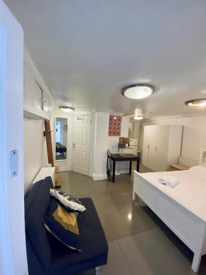 Apartment Lower Ground Bell Street *