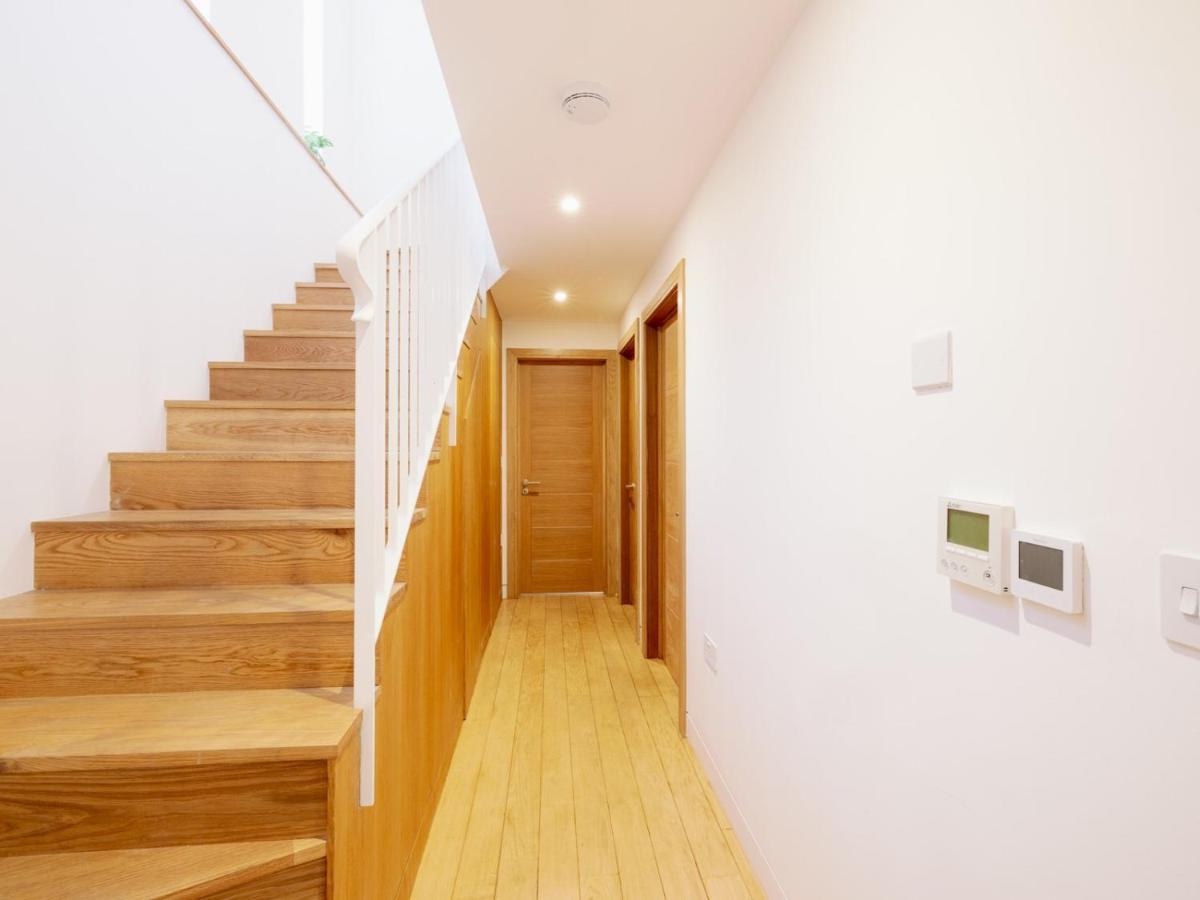 Ferienhaus Pass The Keys - Spacious Modern Flat With Garden, In South West London