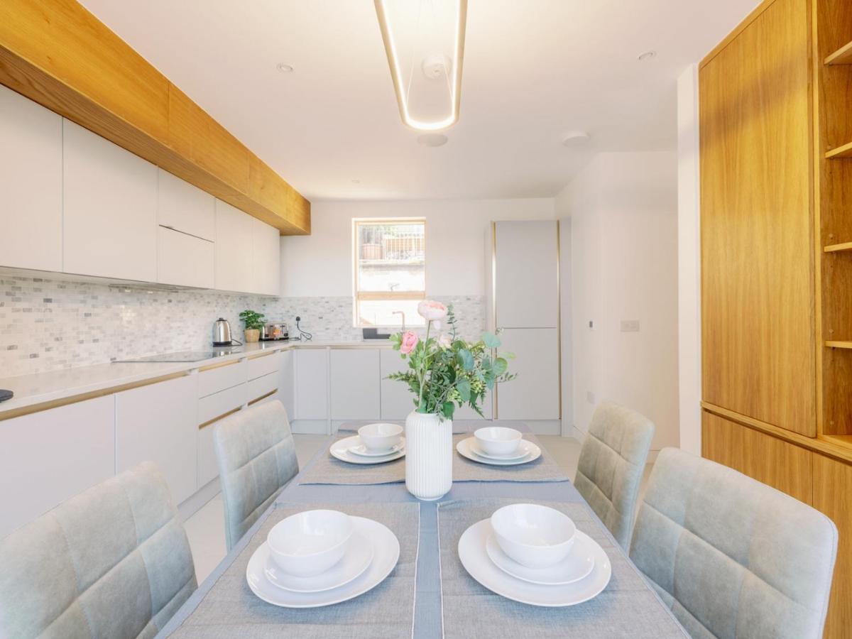 Ferienhaus Pass The Keys - Spacious Modern Flat With Garden, In South West