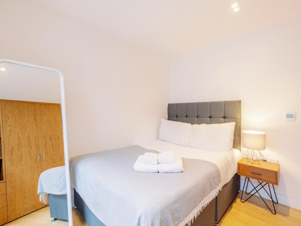 Pass The Keys - Spacious Modern Flat With Garden, In South West * London