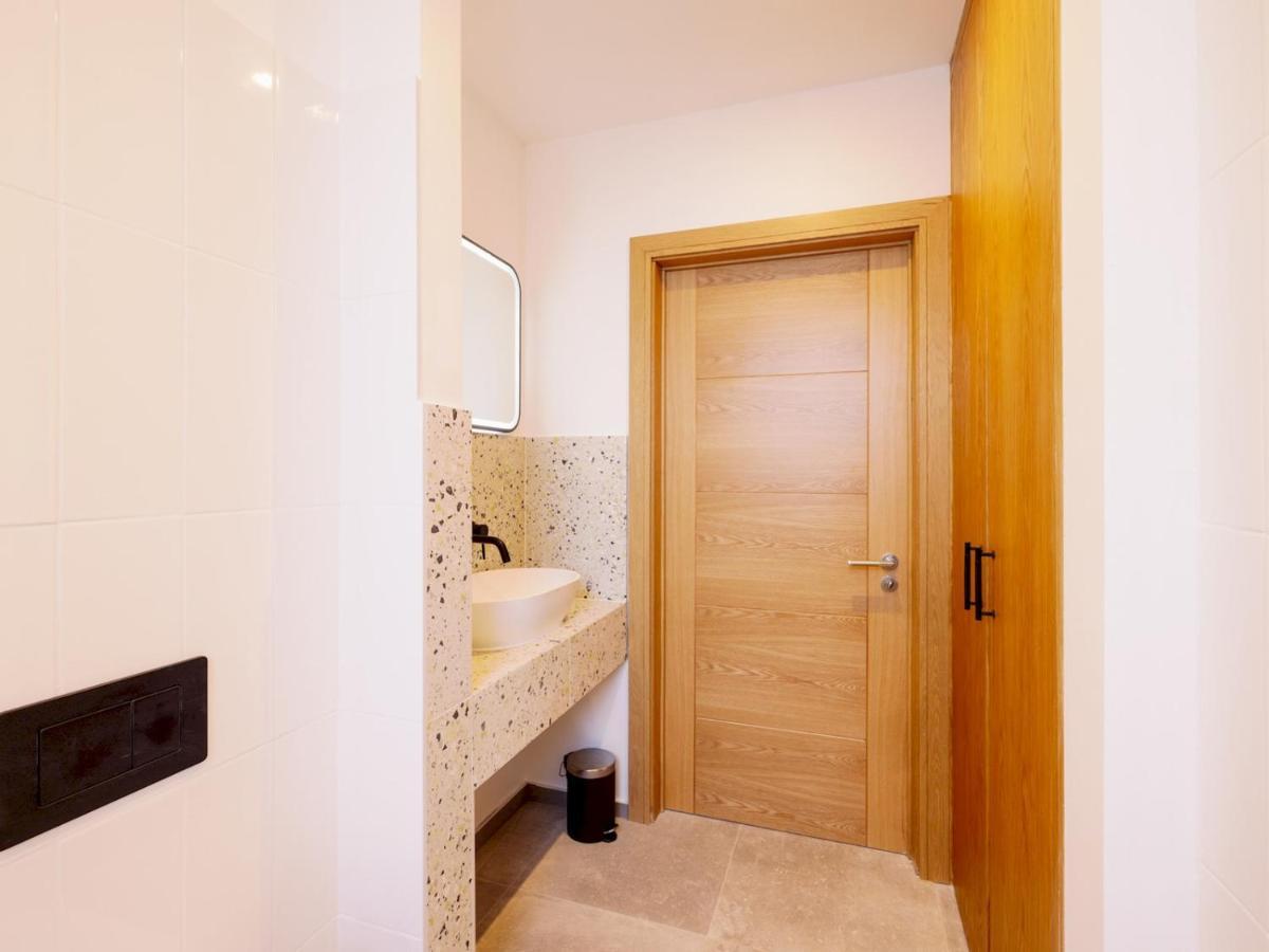 Pass The Keys - Spacious Modern Flat With Garden, In South West *