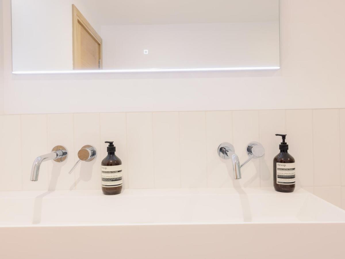 Ferienhaus Pass The Keys - Spacious Modern Flat With Garden, In South West *