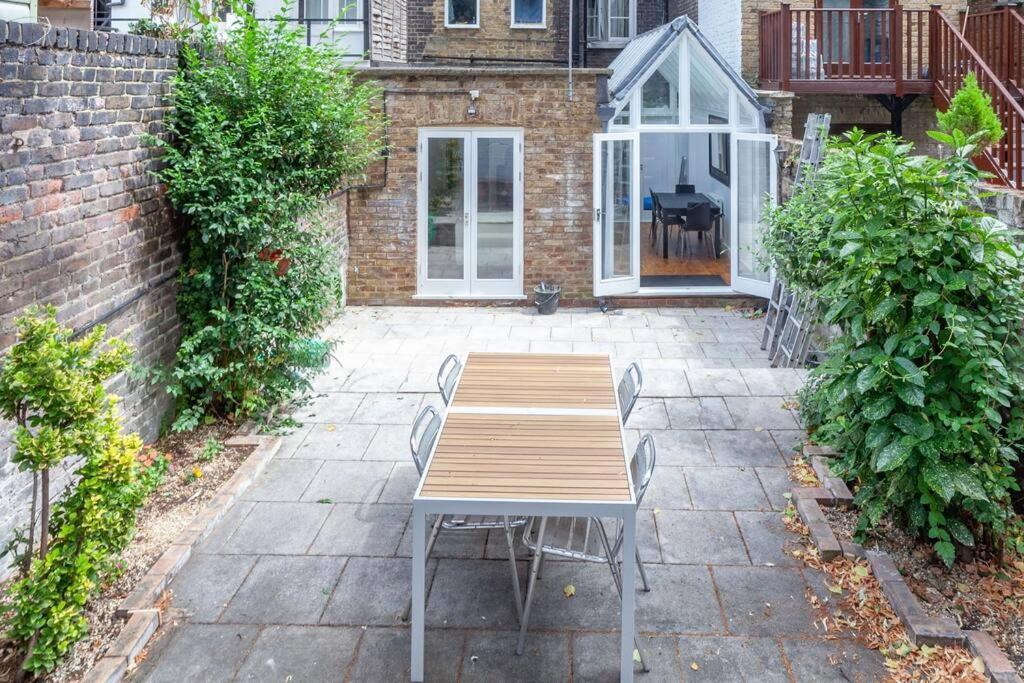 Sunny, 2bed 2bath, Garden Near Hyde Park Londra