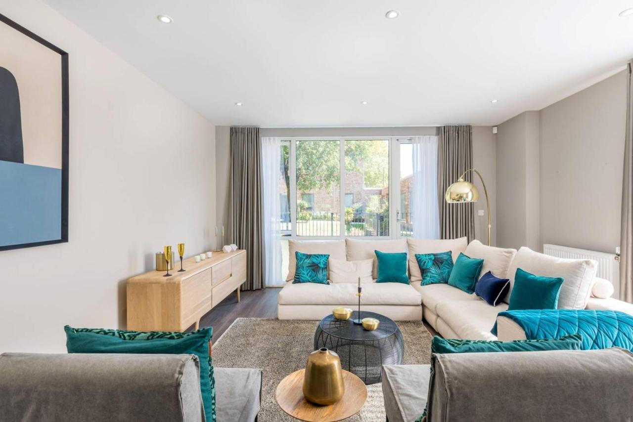 Luxury & Spacious With Hot Bath In Ultra Modern Flat Alloggio in famiglia