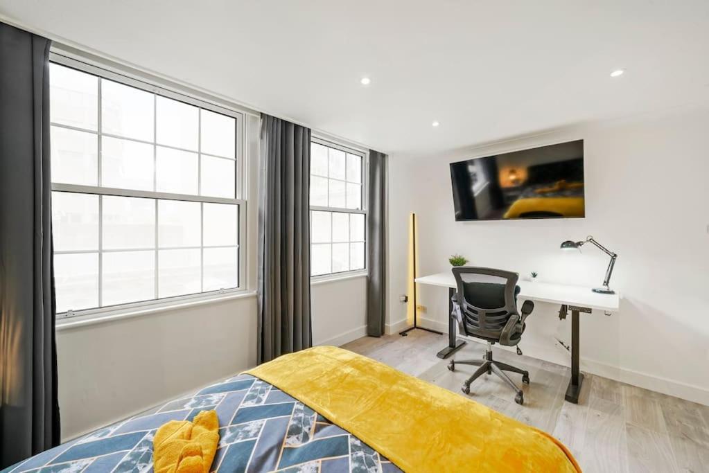 Modern 2 Bedroom In The Heart Of Apartment *