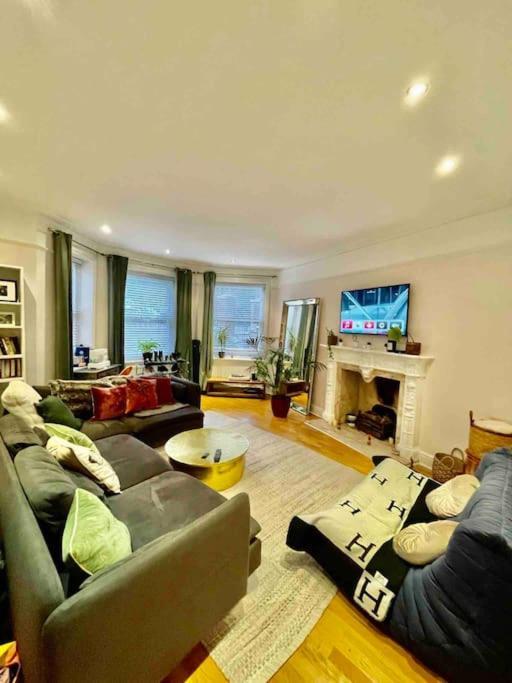 Spacious Flat With Huge Patio In Apartment