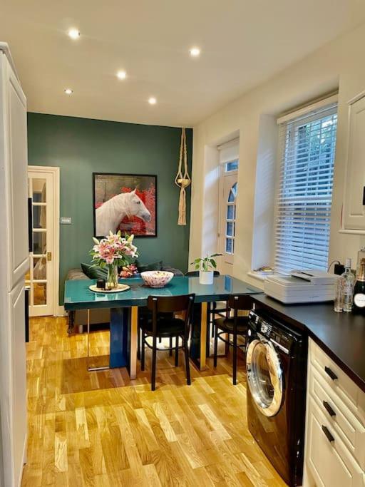 Spacious Flat With Huge Patio In *