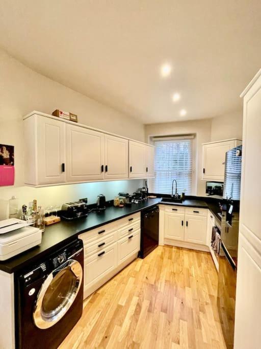 Apartment Spacious Flat With Huge Patio In *