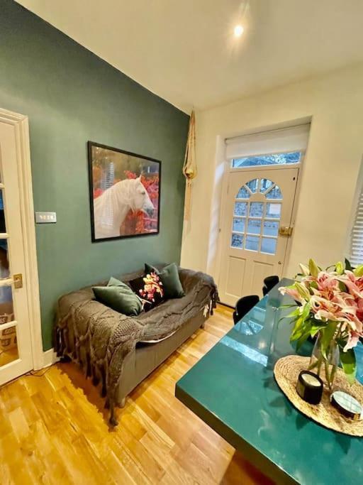 Apartment Spacious Flat With Huge Patio In *