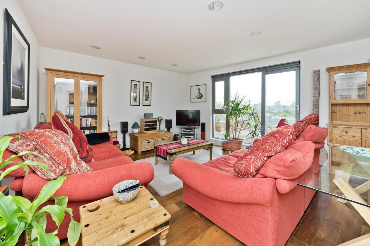 Superb With Terrace Near The River In Putney By Underthedoormat * Londen