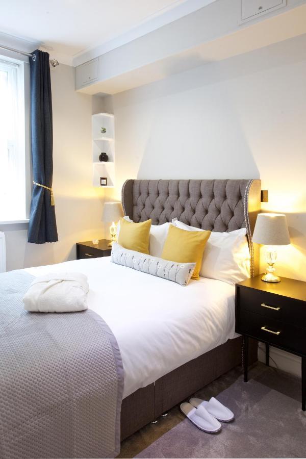 Avari - Winchester Collection London