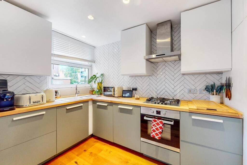 Charming 2-bedroom Maisonette With Private Garden Appartement *