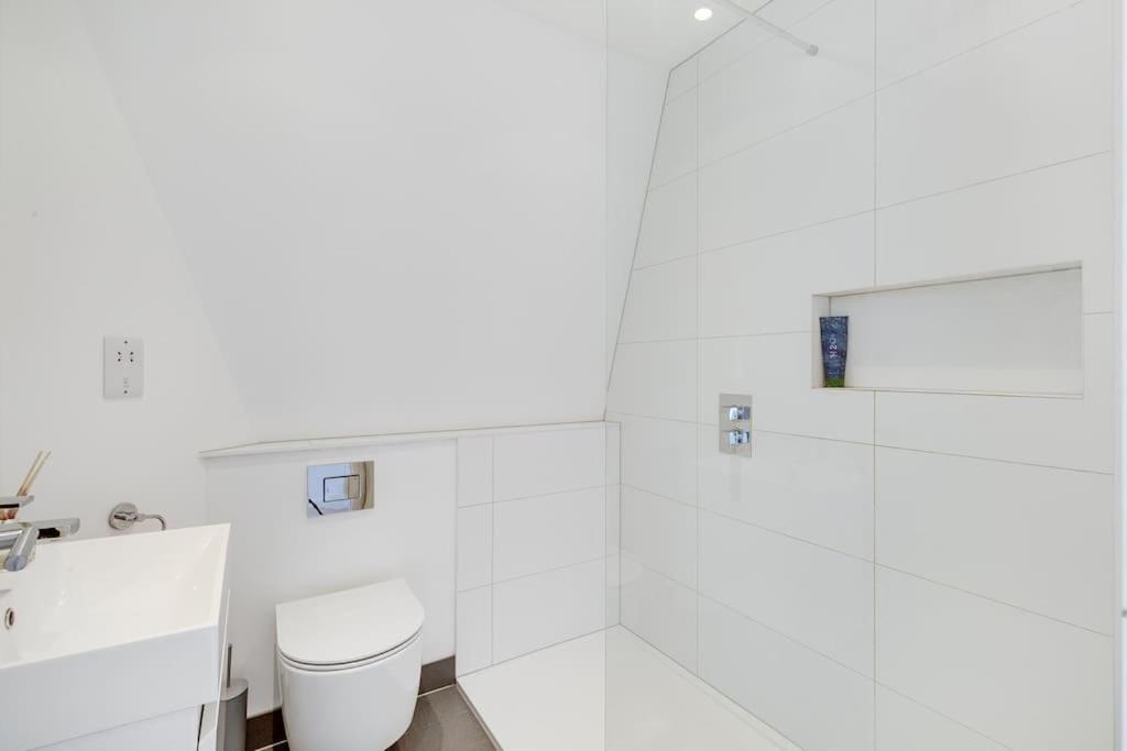 Modern 1 Bedroom Flat In Battersea Apartment London