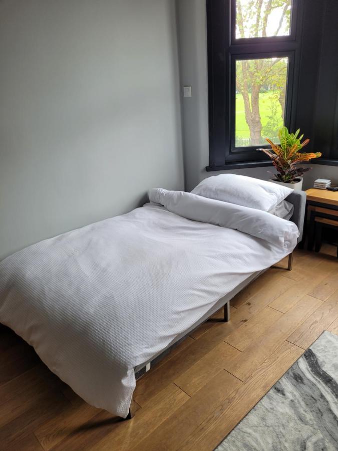 Arsenal And Tottenham Double Bedroom Londra