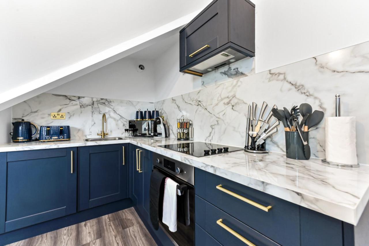 Lägenhet Lovely Two Bedroom With Ensuite Bathrooms *
