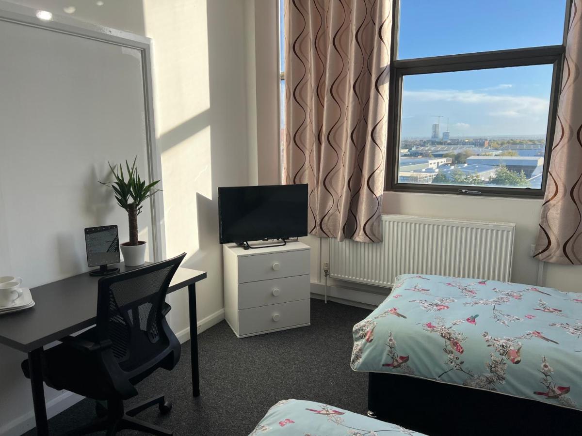 Hotel Mj Serviced London- X Large Double For 3 Guest -skyline View-close To Wembly London