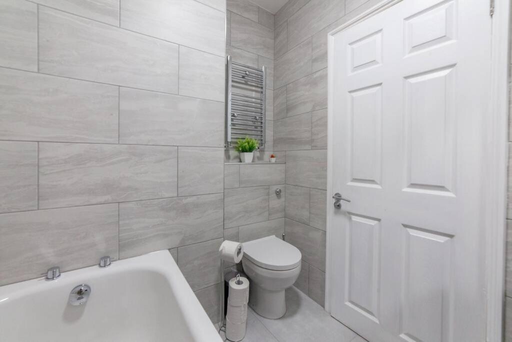 Sunny, 2bed 2bath, Garden Near Hyde Park Appartamento *